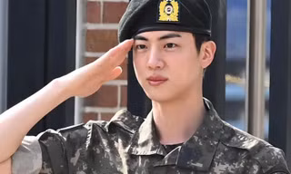 Jin (BTS) gây náo loạn