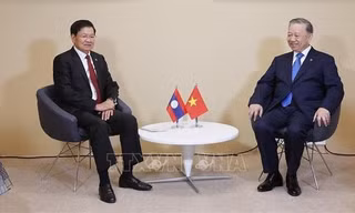 Tổng Bí thư, Chủ tịch nước Tô Lâm tiếp xúc song phương với Tổng Bí thư, Chủ tịch nước Lào