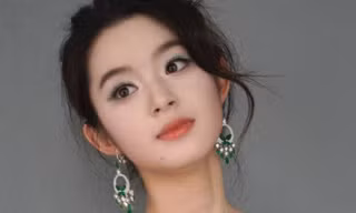 Toàn cảnh vụ nữ diễn viên bị điều tra cả dòng họ vì đôi bông tai