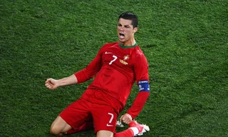 Ronaldo tỏa sáng đưa Bồ Đào Nha đi tiếp