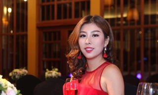 Vân Anh xinh đẹp, tự tin trên sóng truyền hình MC Đoàn Lại Vân Anh tự tin dẫn chương trình thời sự, được nhiều dân mạng khen ngợi.