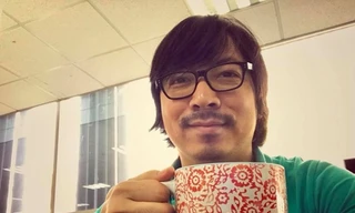 Cuộc sống hiện tại của 'Giáo sư Xoay' - người viết kịch bản Táo quân