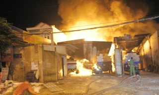 Hiện trường khủng khiếp vụ cháy bãi xe bồn chở xăng dầu ở Nha Trang