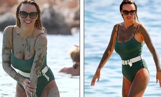 Siêu mẫu ngực 'khủng' khoe dáng nóng bỏng trên biển