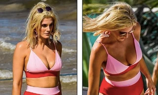 Ashley James phô đường cong nảy nở trên bãi biển