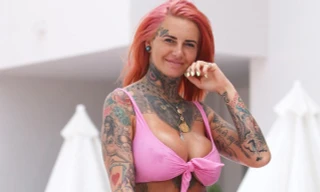 'Nữ hoàng xăm trổ' Jemma Lucy khoe vóc dáng bốc lửa với bikini