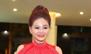 Sau scandal, Lê Giang lần đầu xuất hiện trong tiệc cưới Lâm Khánh Chi