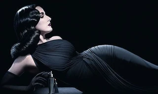 Dita Von Teese phô đường cong 'vạn người mê' khó rời mắt