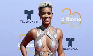 Sibley Scoles cá tính và sexy với đầm cắt xẻ táo bạo