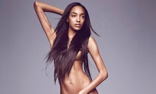 'Nữ hoàng catwalk' Jourdan Dunn mặc crop top, không nội y quyến rũ