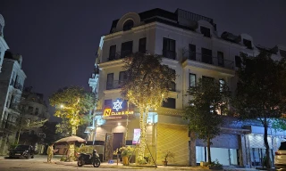 Hô biến nhà phố thành quán bar, chính quyền không biết?