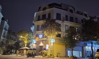 Hô biến nhà phố thành quán bar, chính quyền không biết?