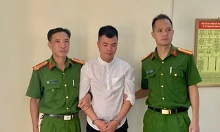 Bắt đối tượng trốn truy nã dưới vỏ bọc hướng dẫn viên du lịch