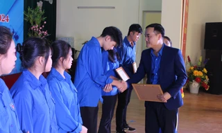 Hòa Bình tuyên dương học sinh, sinh viên và tập thể xuất sắc trong học tập