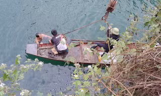 Phát hiện thi thể người đàn ông trong ô tô bị rơi xuống hồ Hòa Bình