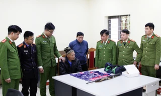 Đối tượng gần 70 tuổi cầm theo súng đã lên nòng băng rừng, vận chuyển ma túy