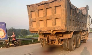 Người đàn ông tử vong sau cú va chạm với xe tải