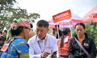 Khi áo xanh “cõng sóng” lên non 