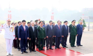 Lãnh đạo Đảng và Nhà nước vào Lăng viếng Chủ tịch Hồ Chí Minh