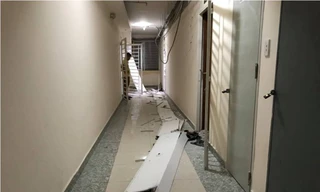 Trần thạch cao sập xuống khiến cư dân một phen hoảng hồn.