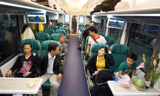 Khách đi tàu hoả ‘5 sao’ được tặng suất ăn hàng không