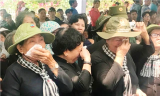 Nghẹn ngào giây phút tiễn biệt bác Sáu Khải về đất mẹ