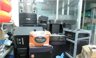 Dàn âm thanh, loa 'kẹo kéo' bày ngập trụ sở UBND phường