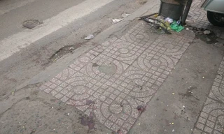 Tài xế mặc áo Grabbike rút 'hàng nóng' đâm gục người sau va chạm