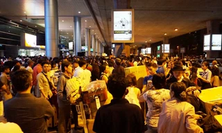 Nghìn người trắng đêm đón Việt kiều về quê ăn Tết 