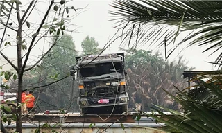 Chiếc xe ben làm sập cầu được trục vớt sau 3 ngày nằm dưới sông