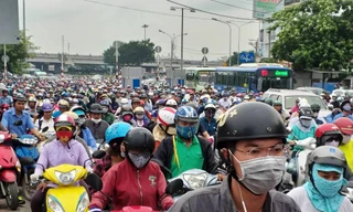 Cửa ngõ Sài Gòn tê liệt sáng đầu tuần do va chạm nhỏ