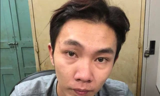 Tên cướp bị đặc nhiệm truy bắt ngay khi giật chiếc túi xách.