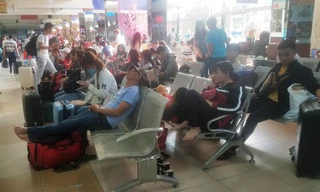 Bến xe ở Sài Gòn vẫn tấp nập hành khách chiều 30 Tết