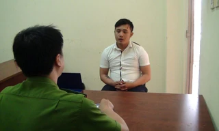 Vinh đến công an đầu thú sau khi gây án.
