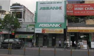 Cảnh sát khám nghiệm hiện trường