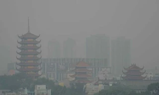 TPHCM chìm trong sương mù, mờ ảo như trời Đà Lạt