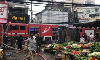 Vụ cháy xảy ra tại con hẻm gần chợ.