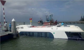 Cận cảnh trục vớt tàu cao tốc triệu đô chìm ở Cần Giờ