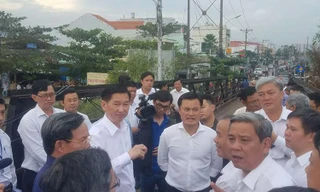 PCT UBND TPHCM kiểm tra công tác khắc phục cầu Long Kiểng chiều 22/1.
