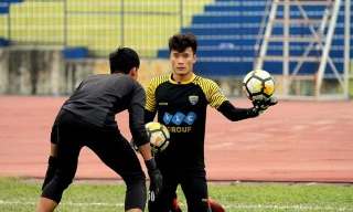 Thủ môn Bùi Tiến Dũng trở lại bắt chính tại AFC Cup
