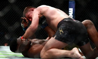 'Cú đấm từ địa ngục' Ngannou thảm bại trước nhà vô địch hạng nặng