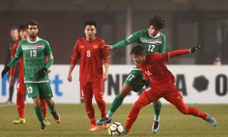 Phan Văn Đức (áo đỏ, số 14) là ngôi sao mới của bóng đá Việt Nam