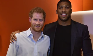 Hoàng tử Harry và Joshua đã có buổi gặp gỡ khá thân mật