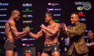 Ayman có chiều cao vượt trội so với Buakaw