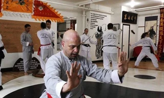 Flores ra điều kiện giao đấu với Trương Đình Hoàng