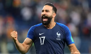 Vô địch World Cup, sao tuyển Pháp giữ lời hứa... đấu võ