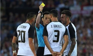 Trọng tài Kimura bắt chính trận đấu giữa Việt Nam và Myanmar ở AFF Cup 2016.