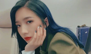 SỐC: Mạnh Mỹ Kỳ bị fan cuồng lấy cắp thông tin, tự ý đổi chỗ ngồi trên máy bay