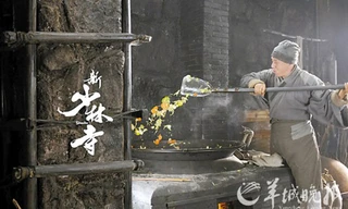 Nhờ Tân Thiếu Lâm Tự, Thành Long thành sư phụ…rang cơm