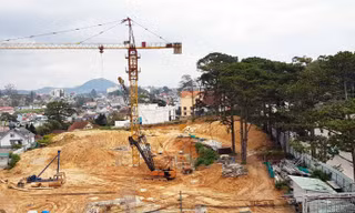 Thi công khách sạn hạng sao khi chưa có giấy phép xây dựng